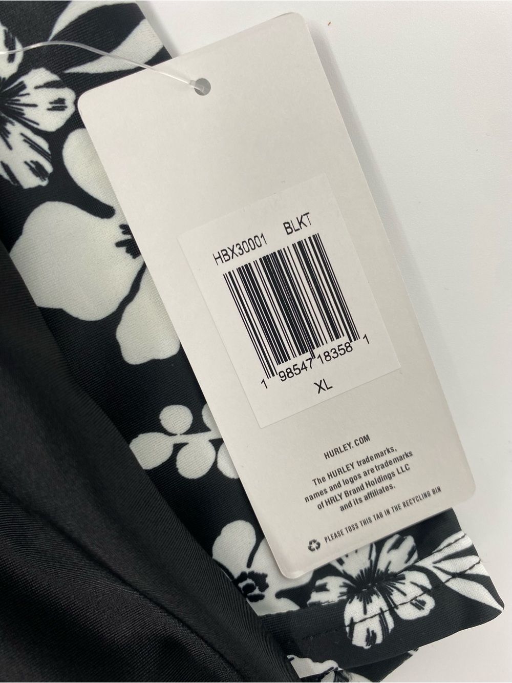 XL Women’s Hurley Black and White Floral Long Sleeve Rash Guard & Swim Short Set - Picture 7 of 7